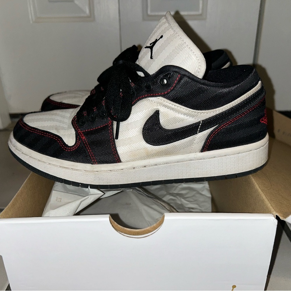 Nike Women’s AIR JORDAN 1 LOW SE Utility
